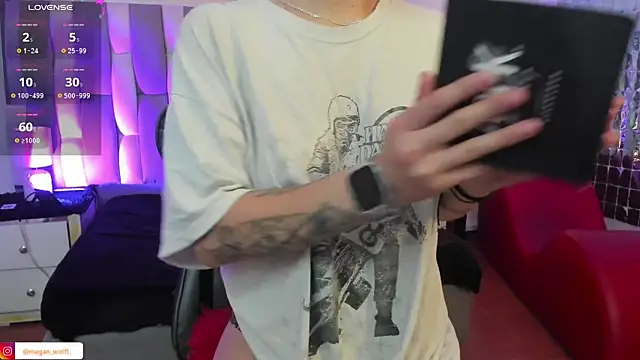 Megan wolf1  online show from February 26, 4:36 am