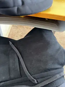 Snapshot of Black-mamba-madingo chatting on October 18, 10:16 am Black-mamba-madingo online show from October 18, 10:16 am