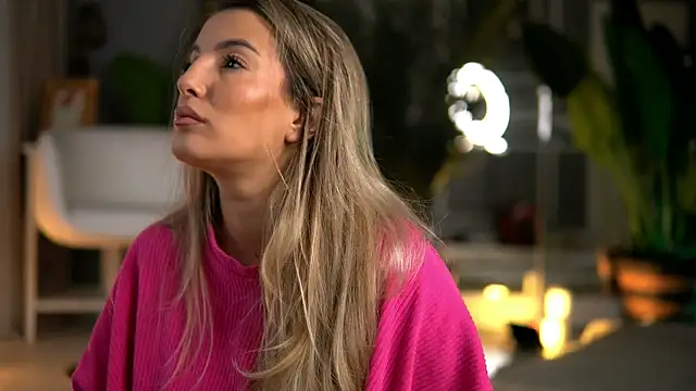 Snapshot of KellyMathews chatting on October 3, 2:08 am KellyMathews online show from October 3, 2:08 am