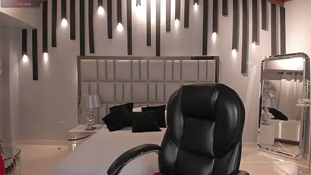 Snapshot of AmberLewis_ chatting on November 7, 2:55 am AmberLewis online show from November 7, 2:55 am