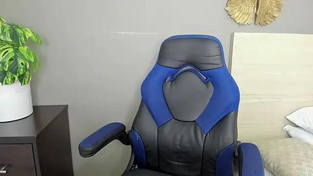 chaymae nah  online show from December 6, 5:53 am