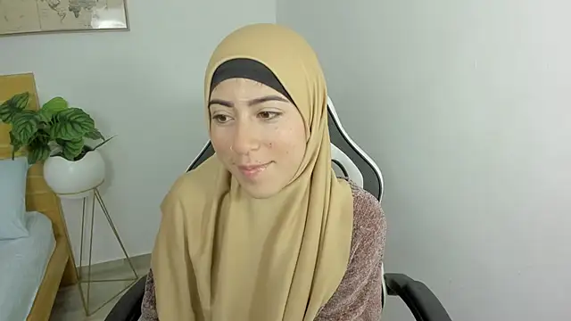 chaymae nah  online show from January 16, 12:42 pm