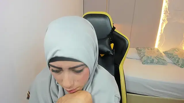 chaymae nah  online show from January 24, 3:45 pm