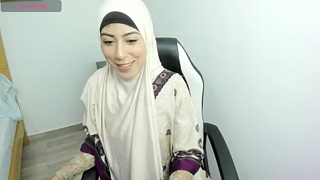 chaymae nah  online show from March 10, 12:37 pm