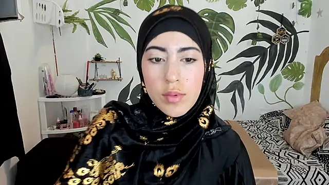 chaymae nah  online show from December 3, 1:20 pm