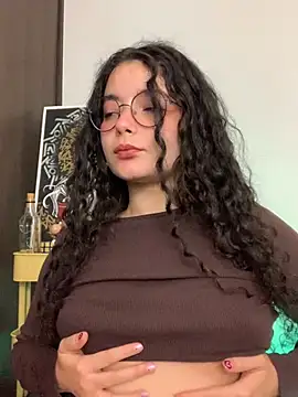 Snapshot of Antoniart_ chatting on December 11, 3:35 am Antoniart online show from December 11, 3:35 am