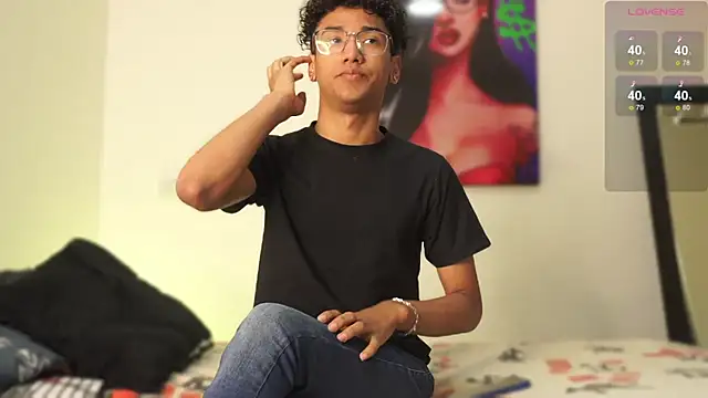 Snapshot of harrytwink18 chatting on December 9, 1:13 pm harrytwink18 online show from December 9, 1:13 pm