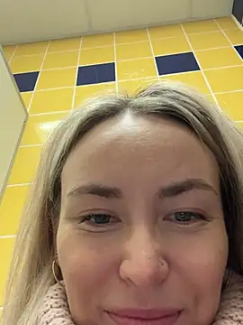 Snapshot of LovenseLush chatting on December 21, 11:01 am LovenseLush online show from December 21, 11:01 am