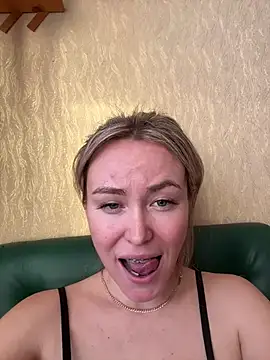 Snapshot of LovenseLush chatting on January 18, 12:04 pm LovenseLush online show from January 18, 12:04 pm