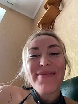 Snapshot of LovenseLush chatting on November 20, 9:20 am LovenseLush online show from November 20, 9:20 am