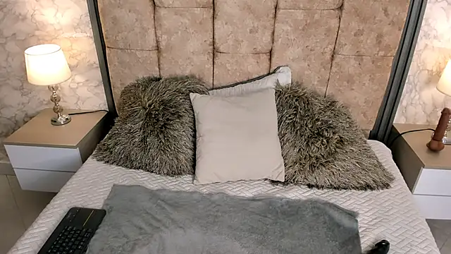 amatista  smith online show from January 15, 11:30 pm