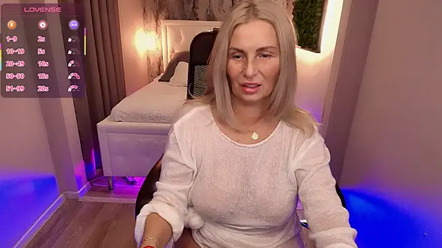 Snapshot of Scarlett_Mai chatting on November 20, 8:03 am Scarlett Mai online show from November 20, 8:03 am