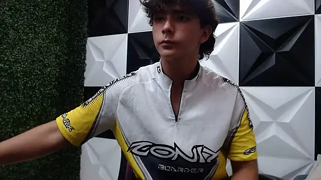 Snapshot of Dani_cumboy chatting on December 6, 1:51 am Dani cumboy online show from December 6, 1:51 am