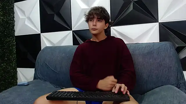 Snapshot of Dani_cumboy chatting on December 11, 1:58 am Dani cumboy online show from December 11, 1:58 am