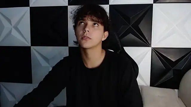 Snapshot of Dani_cumboy chatting on December 13, 1:37 am Dani cumboy online show from December 13, 1:37 am