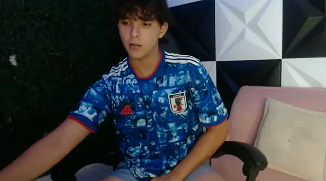 Snapshot of Dani_cumboy chatting on December 18, 1:15 am Dani cumboy online show from December 18, 1:15 am