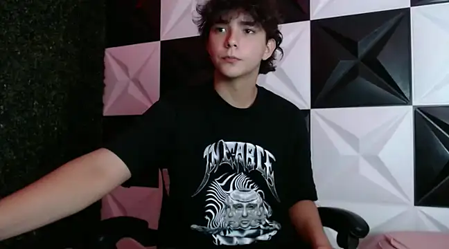 Snapshot of Dani_cumboy chatting on December 20, 3:03 am Dani cumboy online show from December 20, 3:03 am