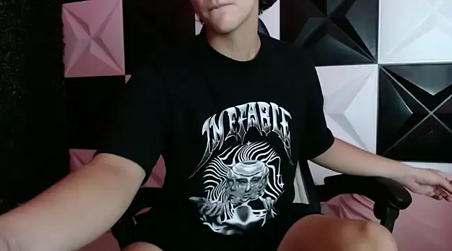 Snapshot of Dani_cumboy chatting on December 20, 6:08 am Dani cumboy online show from December 20, 6:08 am