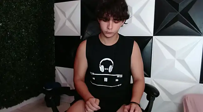 Snapshot of Dani_cumboy chatting on December 26, 2:33 am Dani cumboy online show from December 26, 2:33 am