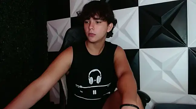 Snapshot of Dani_cumboy chatting on December 28, 2:22 am Dani cumboy online show from December 28, 2:22 am