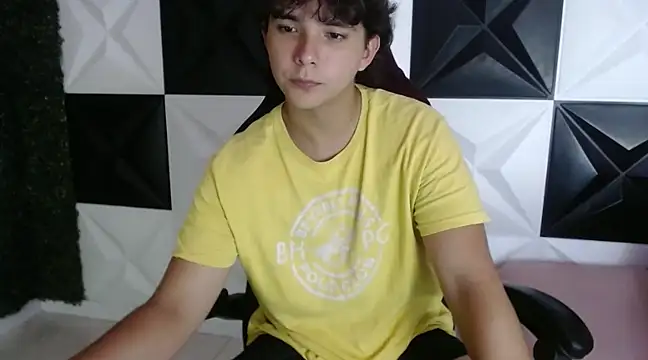 Snapshot of Dani_cumboy chatting on December 31, 3:55 am Dani cumboy online show from December 31, 3:55 am