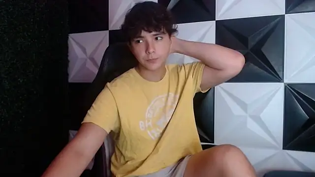 Snapshot of Dani_cumboy chatting on January 5, 1:35 am Dani cumboy online show from January 5, 1:35 am