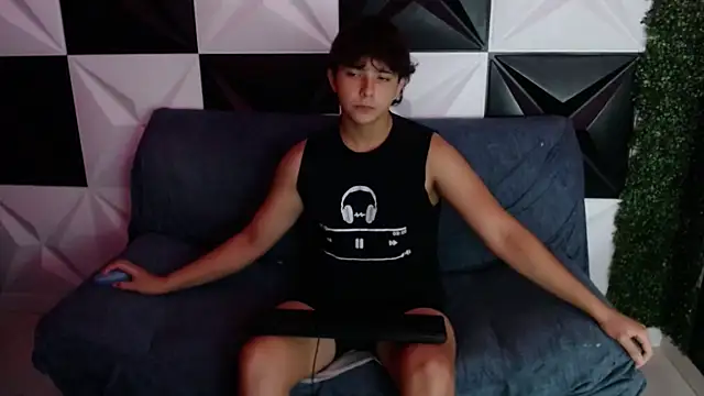 Snapshot of Dani_cumboy chatting on January 16, 3:56 am Dani cumboy online show from January 16, 3:56 am