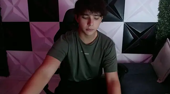 Snapshot of Dani_cumboy chatting on January 18, 4:37 am Dani cumboy online show from January 18, 4:37 am