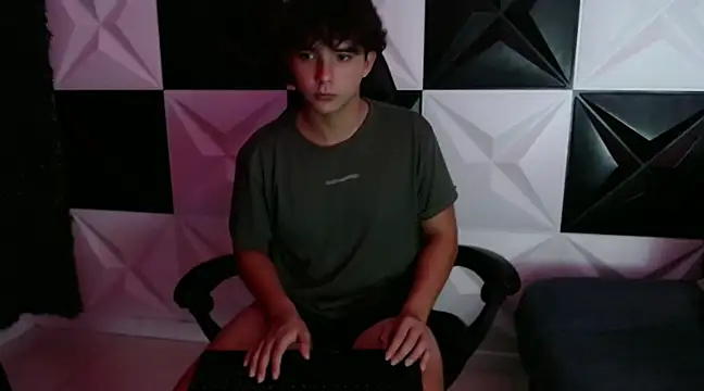 Snapshot of Dani_cumboy chatting on January 18, 7:38 am Dani cumboy online show from January 18, 7:38 am