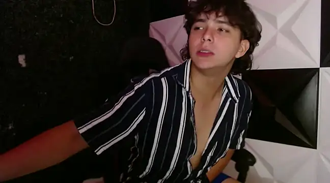 Snapshot of Dani_cumboy chatting on February 9, 3:22 am Dani cumboy online show from February 9, 3:22 am