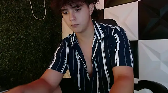 Snapshot of Dani_cumboy chatting on February 14, 2:50 am Dani cumboy online show from February 14, 2:50 am