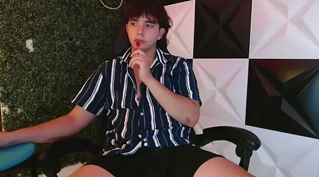 Snapshot of Dani_cumboy chatting on February 15, 3:31 am Dani cumboy online show from February 15, 3:31 am