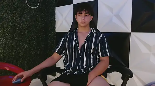 Snapshot of Dani_cumboy chatting on February 18, 5:09 am Dani cumboy online show from February 18, 5:09 am