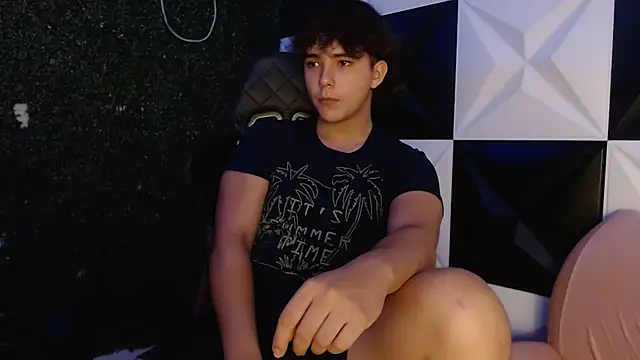 Snapshot of Dani_cumboy chatting on February 19, 2:44 am Dani cumboy online show from February 19, 2:44 am