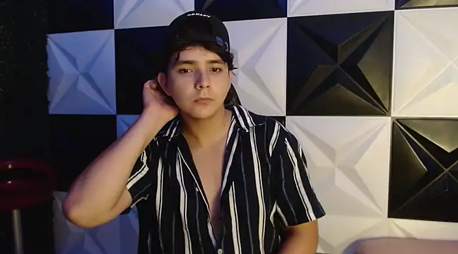 Snapshot of Dani_cumboy chatting on February 21, 7:23 am Dani cumboy online show from February 21, 7:23 am