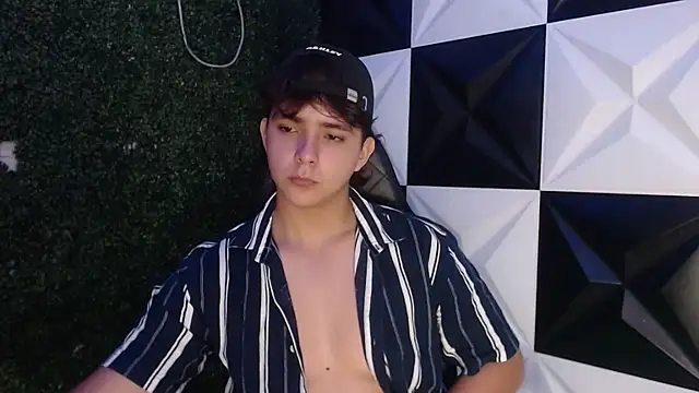 Snapshot of Dani_cumboy chatting on February 24, 4:49 am Dani cumboy online show from February 24, 4:49 am