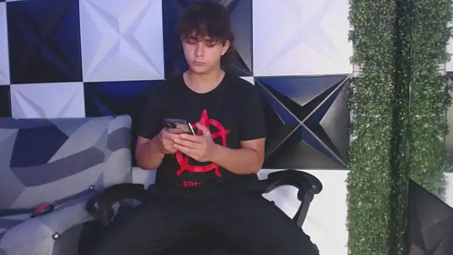 Snapshot of Dani_cumboy chatting on March 15, 3:40 am Dani cumboy online show from March 15, 3:40 am