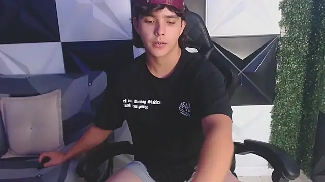 Snapshot of Dani_cumboy chatting on March 20, 2:40 am Dani cumboy online show from March 20, 2:40 am