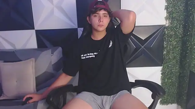 Snapshot of Dani_cumboy chatting on March 20, 5:46 am Dani cumboy online show from March 20, 5:46 am