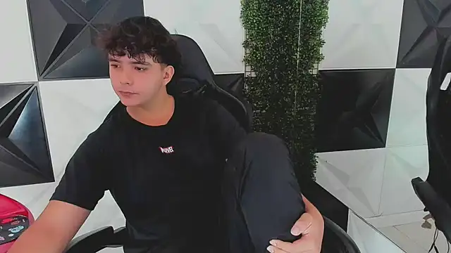 Snapshot of Dani_cumboy chatting on September 30, 2:33 pm Dani cumboy online show from September 30, 2:33 pm