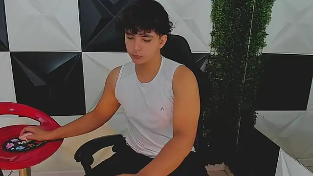 Snapshot of Dani_cumboy chatting on October 1, 1:06 pm Dani cumboy online show from October 1, 1:06 pm