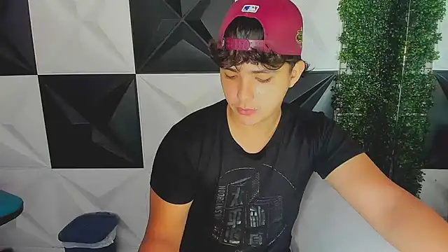 Snapshot of Dani_cumboy chatting on October 17, 2:19 pm Dani cumboy online show from October 17, 2:19 pm