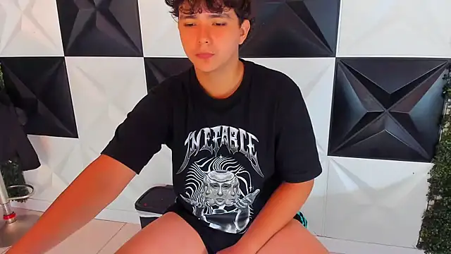 Snapshot of Dani_cumboy chatting on October 23, 3:33 pm Dani cumboy online show from October 23, 3:33 pm