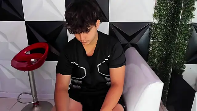 Snapshot of Dani_cumboy chatting on October 30, 2:18 pm Dani cumboy online show from October 30, 2:18 pm