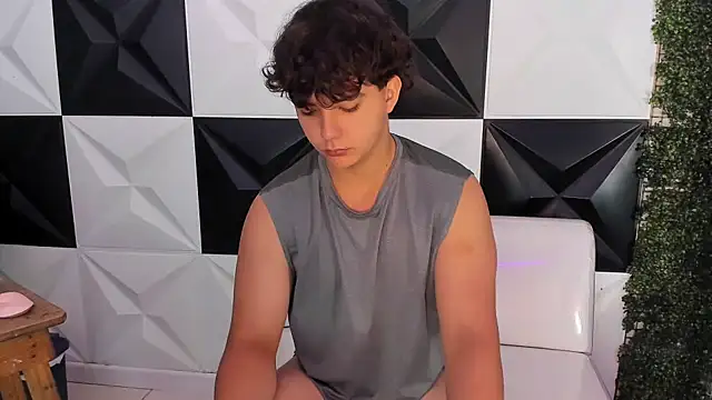 Snapshot of Dani_cumboy chatting on November 6, 2:07 pm Dani cumboy online show from November 6, 2:07 pm