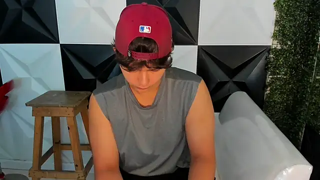 Snapshot of Dani_cumboy chatting on November 8, 1:33 pm Dani cumboy online show from November 8, 1:33 pm