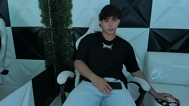 Snapshot of Dani_cumboy chatting on November 19, 1:55 pm Dani cumboy online show from November 19, 1:55 pm