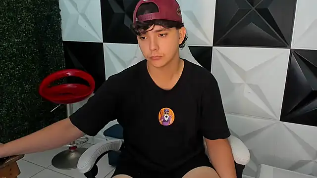 Snapshot of Dani_cumboy chatting on November 22, 4:39 pm Dani cumboy online show from November 22, 4:39 pm