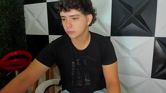 Snapshot of Dani_cumboy chatting on November 30, 1:37 pm Dani cumboy online show from November 30, 1:37 pm