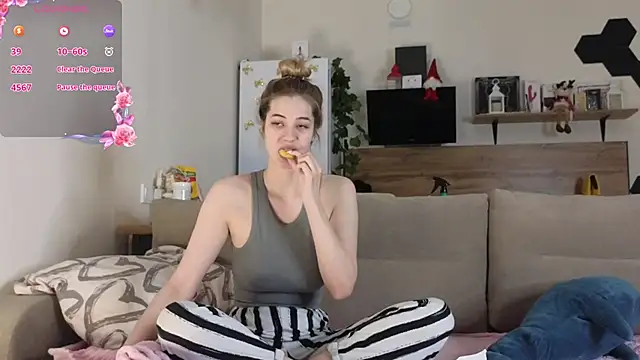 Snapshot of Girl_alone_home chatting on January 29, 3:15 pm Girl alone home online show from January 29, 3:15 pm